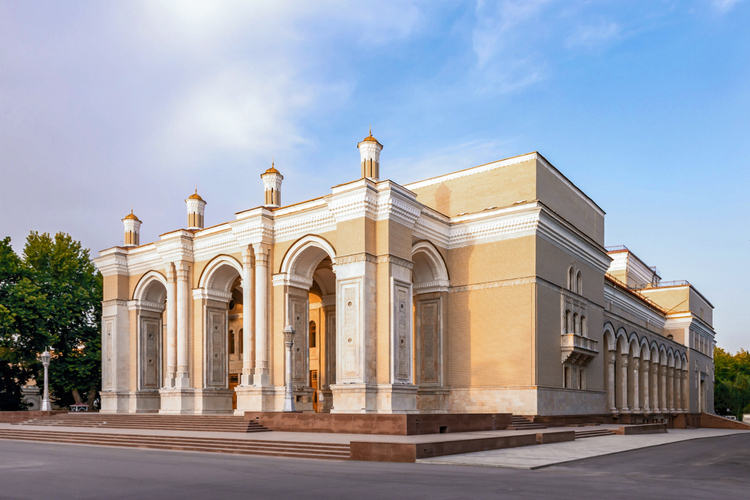 Фото точки Большой театр им. Алишера Навои