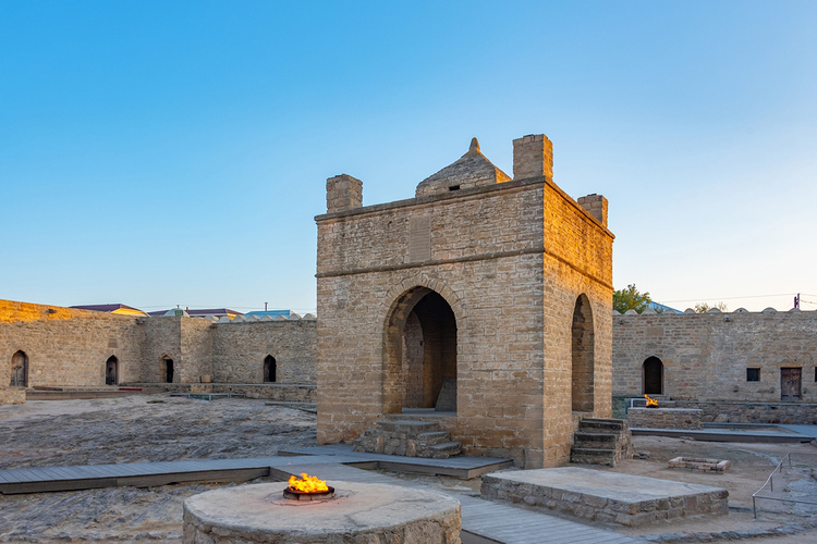 Фото точки Атешгях (храм огнепоклонников)